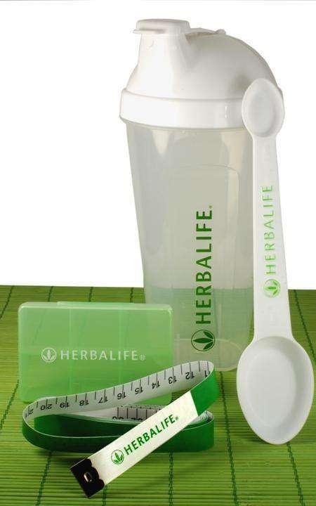 Kit essenziale Herbalife (shaker + cucchiaio dosatore + cuscino + nastro)